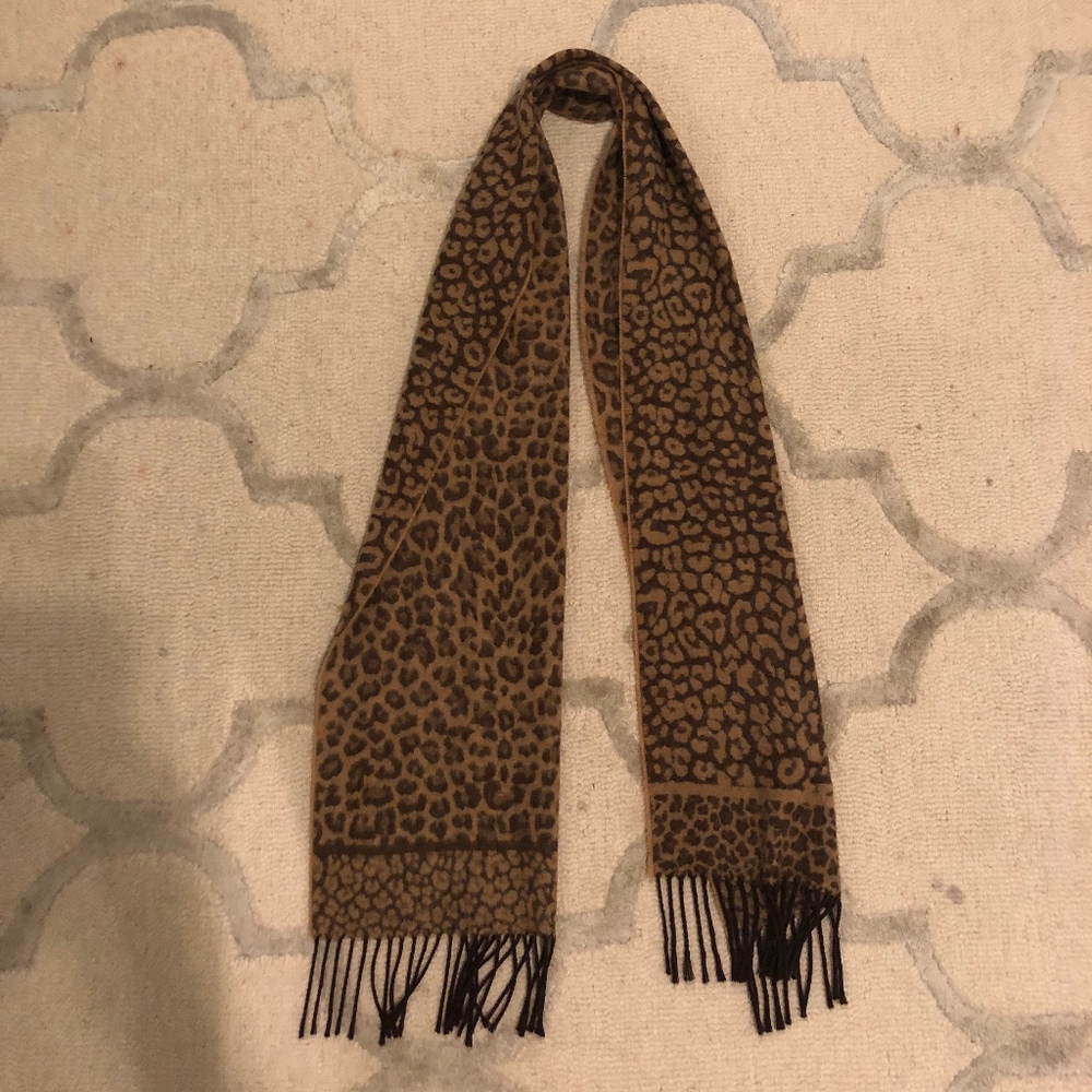 Leopard print scarf